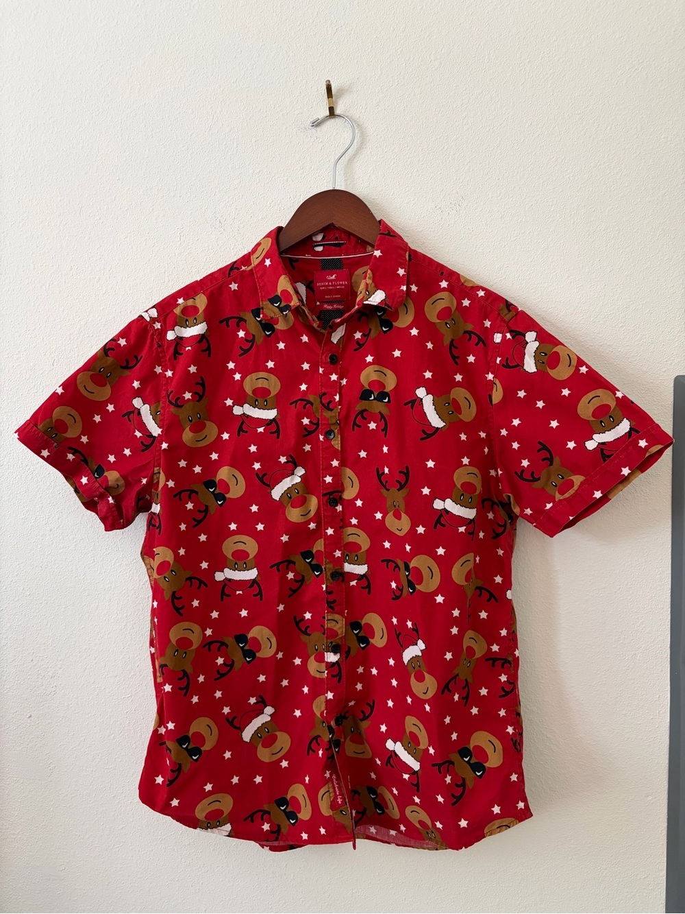 Denim & Flower "Happy Holidays" Reindeer Print Button-Up Shirt Men's L Red